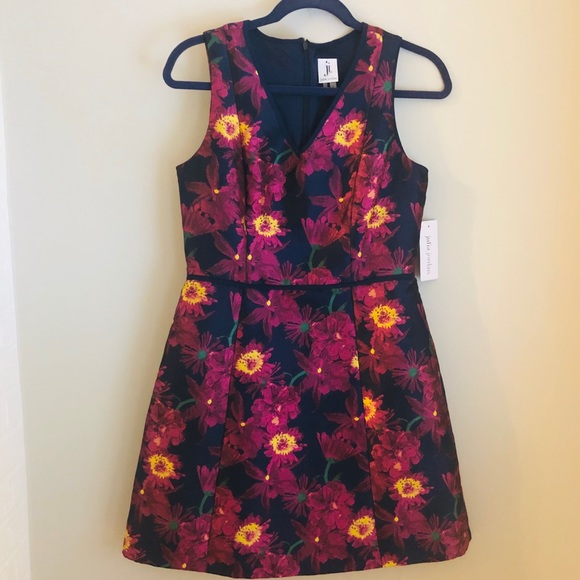 julia jordan Dresses & Skirts - NWT Julia Jordan V-Neck Floral Print Dress